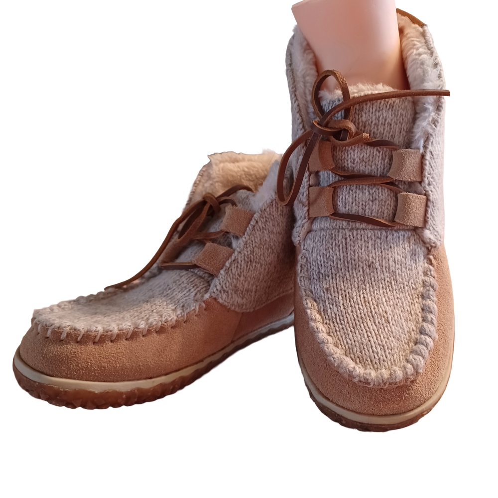 MINNETONKA "TORREY" LACE-UP BOOTIE/SLIPPER SIZE 5